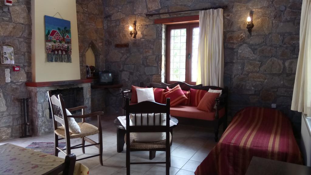 Arodamos Guesthouse Krousonas  Ngoại thất bức ảnh